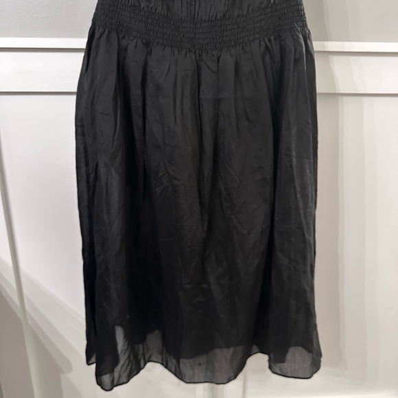 MOON RIVER Strapless Smocked Midi Dress – Black - Picture 9 of 11